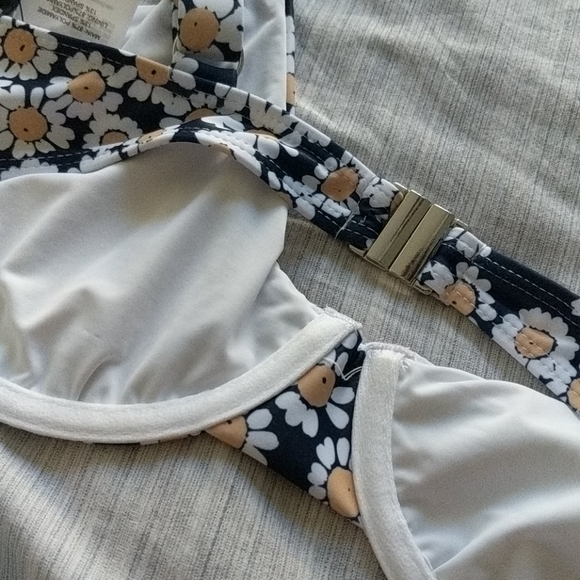 NWT Charlie Holiday Daisy Siren XS Bikini Set - Picture 3 of 4